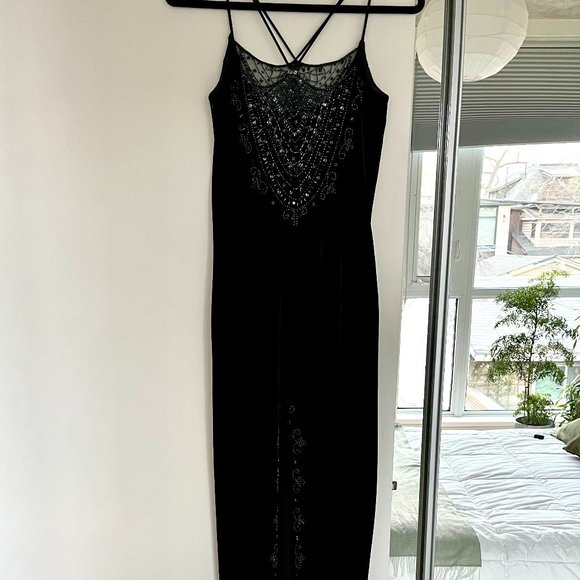 Long Black Velvet Evening Dress with Embroidered Details - Picture 4 of 15
